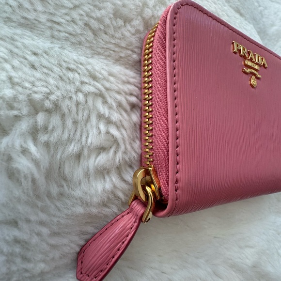 Authentic Prada Rose Leather Coin Holder with Gold Accents - Picture 2 of 6